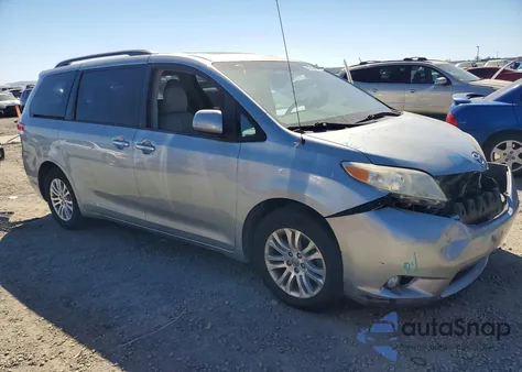2014 Toyota Sienna Xle 8-Passenger z USA, uszkodzony, nr VIN 5TDYK3DC8ES469392